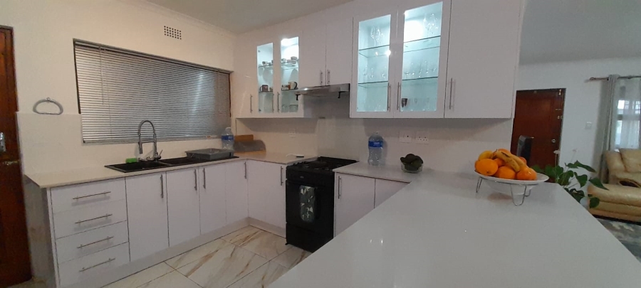 4 Bedroom Property for Sale in Gordon Strand Estate Western Cape